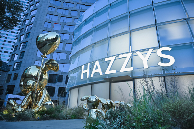 [참고사진1] 헤지스 스페이스H 상하이 플래그십 스토어