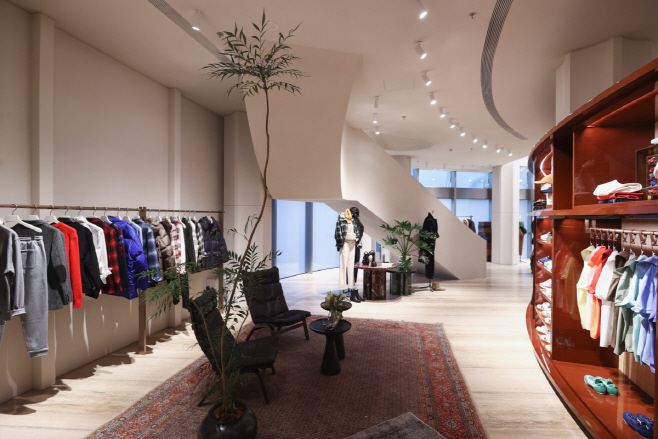 [참고사진13] 헤지스 스페이H 상하이 플래그십 스토어