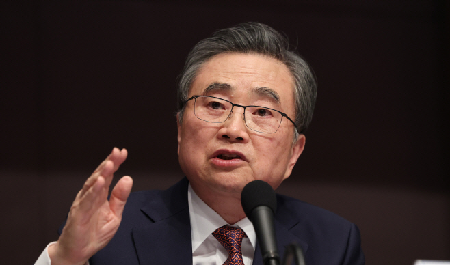 토론회 참석한 조현 외교부 장관<YONHAP NO-5656>