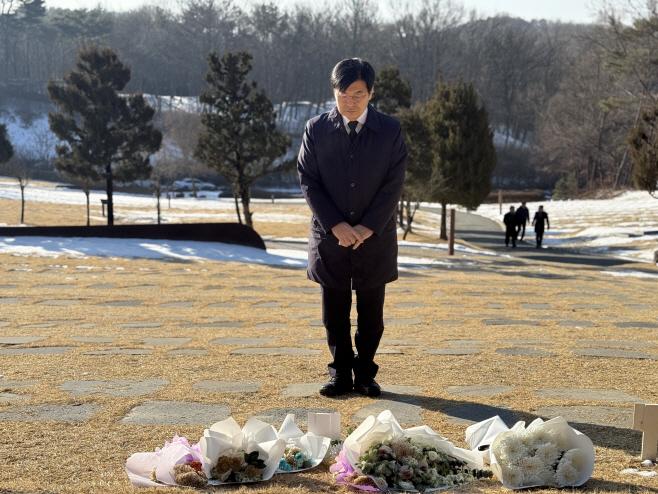 이춘희 예비부호, 이해찬 전 총리 묘소 방문