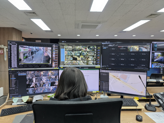 강동구 CCTV통합관제센터 내 지능형 관제석