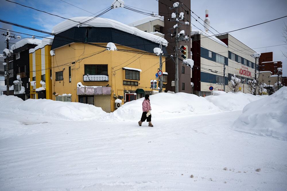 JAPAN-WEATHER-SNOW <YONHAP NO-4590> (AFP)