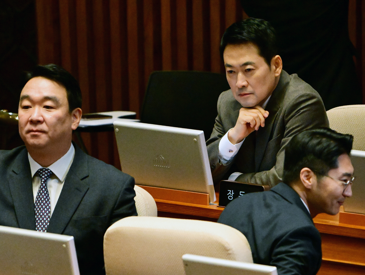 [포토] 한병도 교섭단체 대표연설 듣는 장동혁 대표