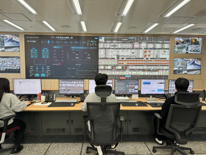 [사진] 1. 화성 AI 정수장 상황실(2026년 2월 2일)