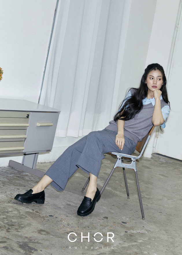 (사진2) GS샵이 자체 패션 브랜드 ‘코어 어센틱’ 카테고리를 잡화까지 확장하며 토탈 패션 브랜드 육성에 나선다