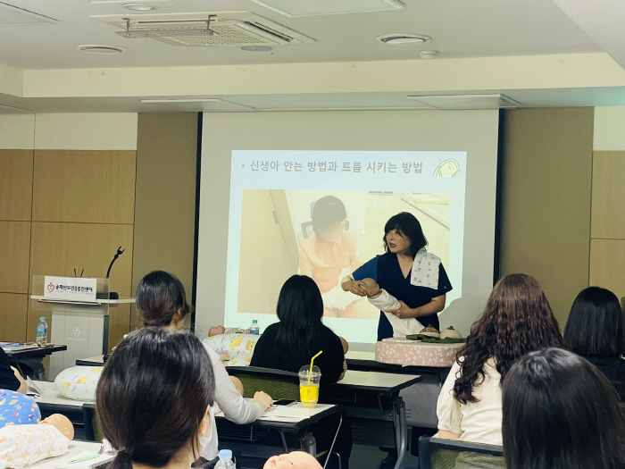 초보엄마_트림시키기