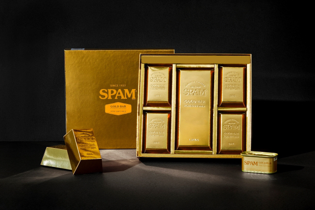 [CJ제일제당 사진자료] 스팸 골드바 에디션 이미지