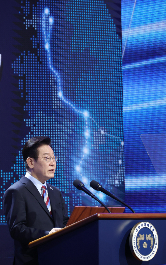 이재명 대통령, 남부내륙철도 착공식 기념사<YONHAP NO-3793>