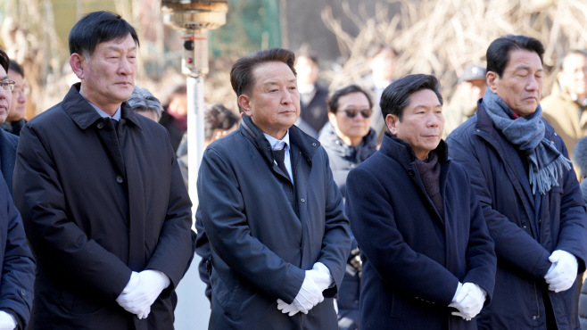 제천화재참사 추모비 참배 (1)