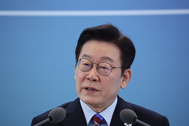 경남 타운홀미팅, 발언하는 이재명 대통령<YONHAP NO-4436>