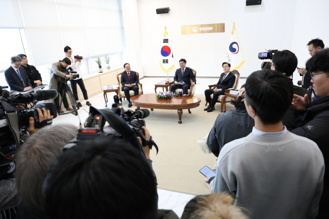 김태흠 지사, 행정통합 간담회