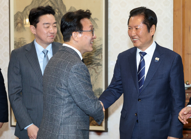 [포토] 인사 나누는 김민석·정청래