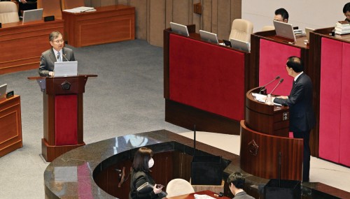 Ruling, opposition clash over U.S. tariffs