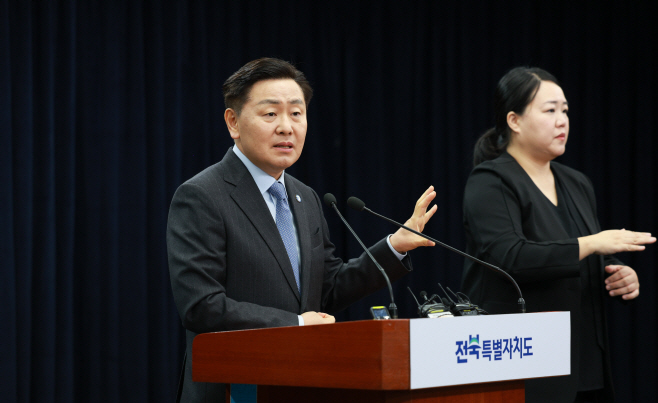 2026-02-09 김관영 전북특별자치도지사 AI 및 로봇산업 브리핑-11