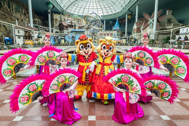 [롯데월드] (1) 붉은 말의 해, 롯데월드서 신나게 뛰어 놀자_한복 입은 로티,로리 새해 인사