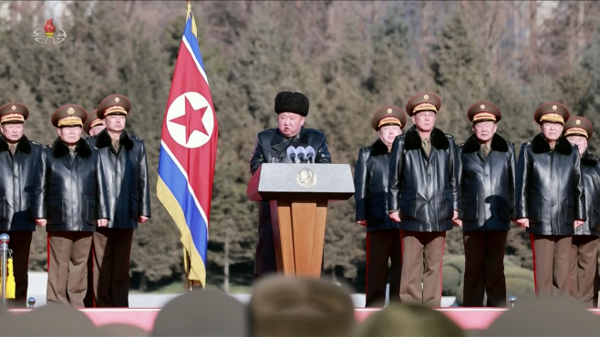 김정은, 건군절 맞아 국방성 축하 방문<YONHAP NO-3587>