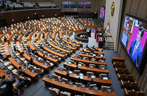 Ruling party touts recovery, opposition slams housing policy