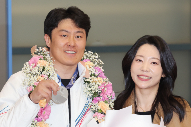 스노보드 김상겸, 은메달 걸고 귀국