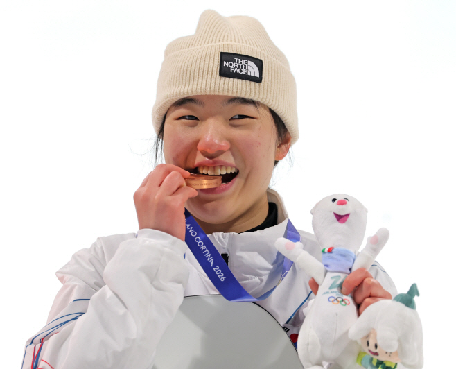 동메달 획득한 스노보드 빅에어 유승은<YONHAP NO-1290>