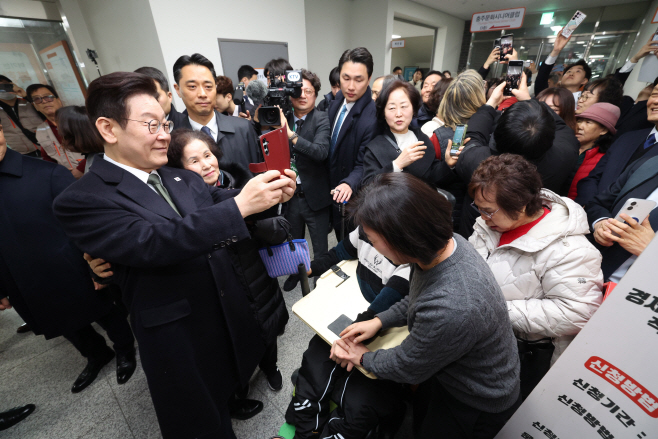 먹거리 그냥드림 사업장 방문한 이재명 대통령 부부