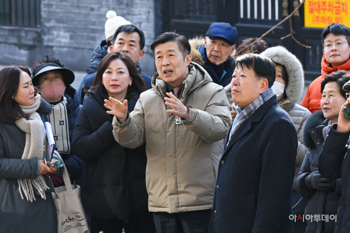 [포토] 전성수 서초구청장, 주민과 함께하는 동네 한바퀴