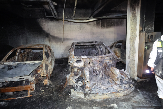 인천 청라 아파트 지하 주차장 화재 합동 감식<YONHAP NO-4134>