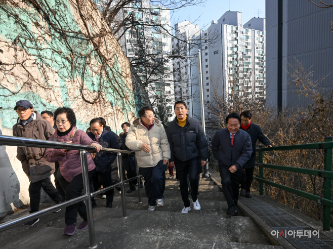 오세훈 시장, 고지대 이동약자 이동편의시설 예정지 방문