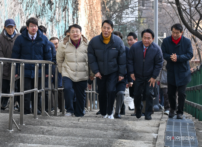 오세훈 시장, 고지대 이동약자 이동편의시설 예정지 방문3