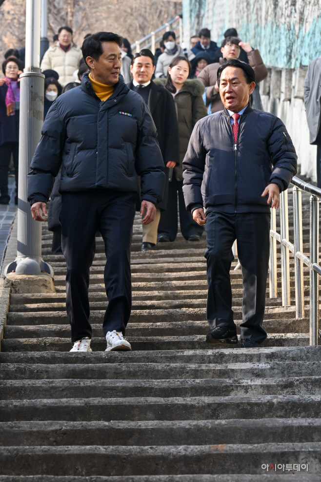 오세훈 시장, 고지대 이동약자 이동편의시설 예정지 방문