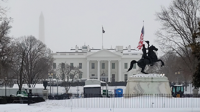 폭설 강타 미국 동부…눈 덮인 백악관<YONHAP NO-1972>