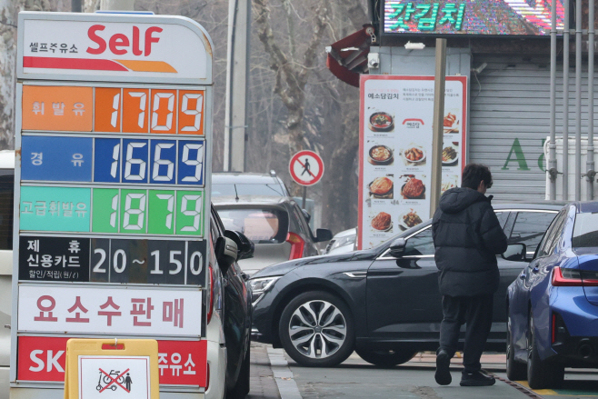 유류세 한시 인하, 4월말까지 2개월 추가 연장<YONHAP NO-5872>