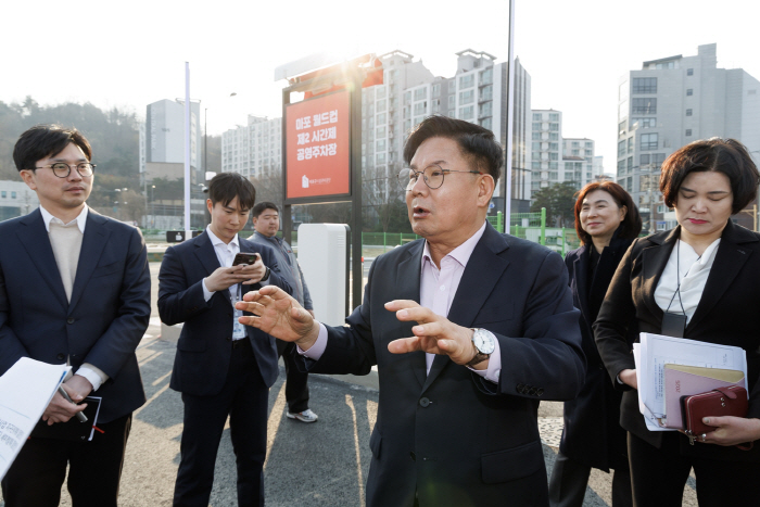 박강수 마포구청장이 마포월드컵 공영주차장을 방문했다.