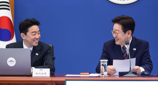 이재명 대통령과 강훈식 비서실장