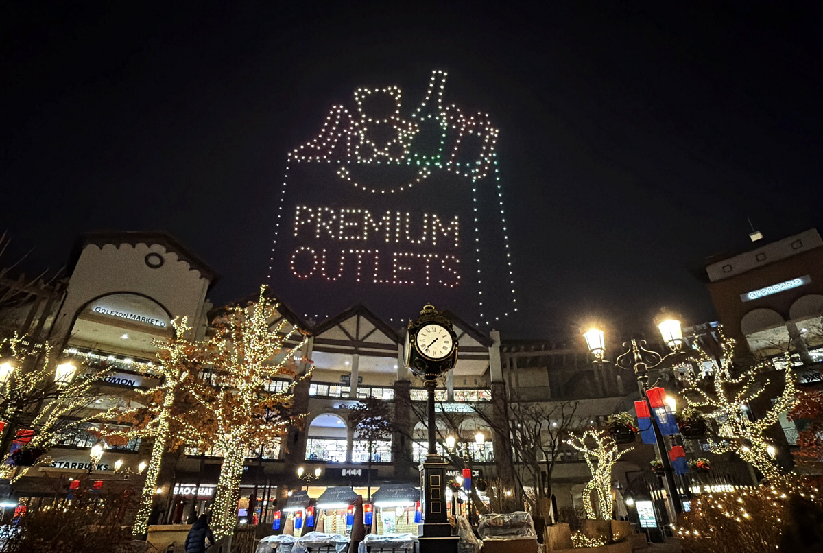 [신세계사이먼 이미지_2] 설 맞이 시흥 프리미엄 아울렛의 밤하늘을 수놓은 드론 쇼