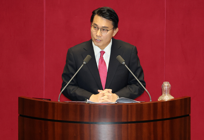 대정부질문 나선 윤상현 의원<YONHAP NO-4723>
