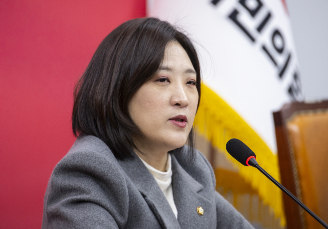 한동훈 전 대표 제명 확정 발표하는 최보윤 수석...<YONHAP NO-4519>