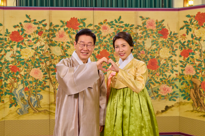 2026년 새해 인사하는 이재명 대통령과 김혜경 여사