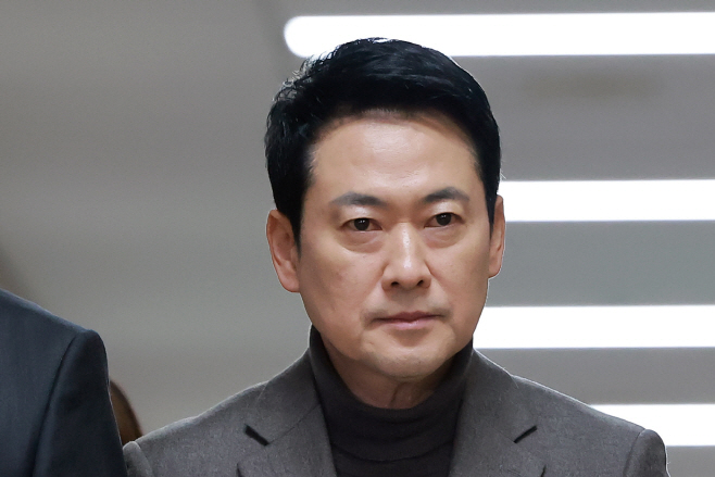 최고위원회의 참석하는 국민의힘 장동혁 대표<YONHAP NO-3137>