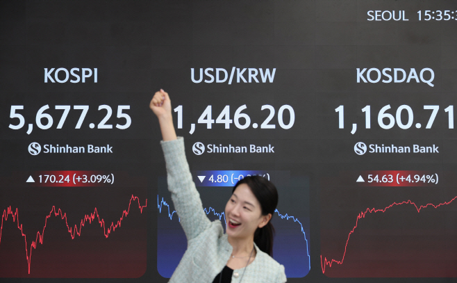 2026.02.19 신한은행_본점 현황판 사진 2