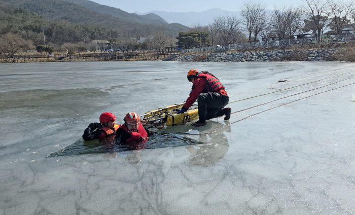 김천소방서 해빙기 대비 구조 훈련 실시