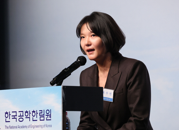 최수연 네이버 대표가 지난달 서울 중구 신라호텔에서 열린 2026년 한국공학한림원 신년하례식에서 신년 다짐을 말하고 있다. 연합