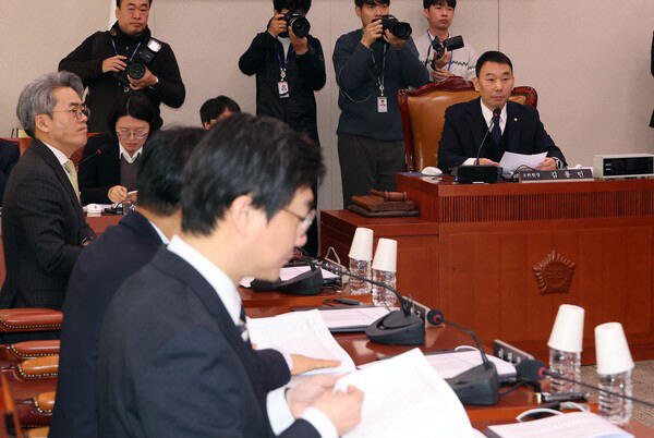 법사위 소위, '사면법 개정안 심사'<YONHAP NO-5085>