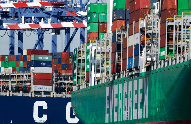 US-SUPREME-COURT-RULES-PRESIDENT-TRUMP-EXCEEDED-HIS-POWER-WITH-I