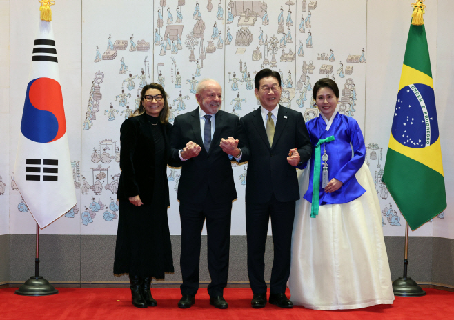 기념촬영하는 한-브라질 정상 부부