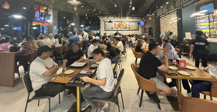 [사진2] BBQ치킨_BBQ가 온두라스 산페드로술라(San Pedro Sula)시에 위치한 마스데발 플라자(Masdeval Plaza)~