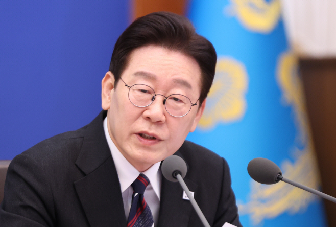 이재명 대통령, 국무회의 주재<YONHAP NO-2159>