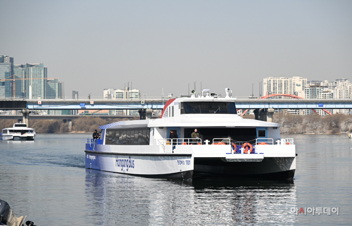 여의도 도착한 한강버스
