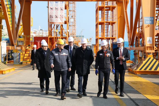 캐나다 국방조달 담당 특임장관, 한화오션 거제사업장 방문
