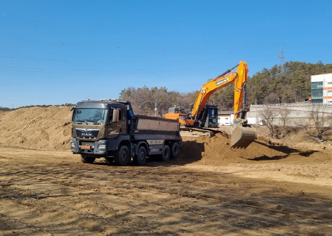 02.1 청주시, ‘여름철 수해 예방’ 병천천 퇴적토 제거공사 추진. 사진