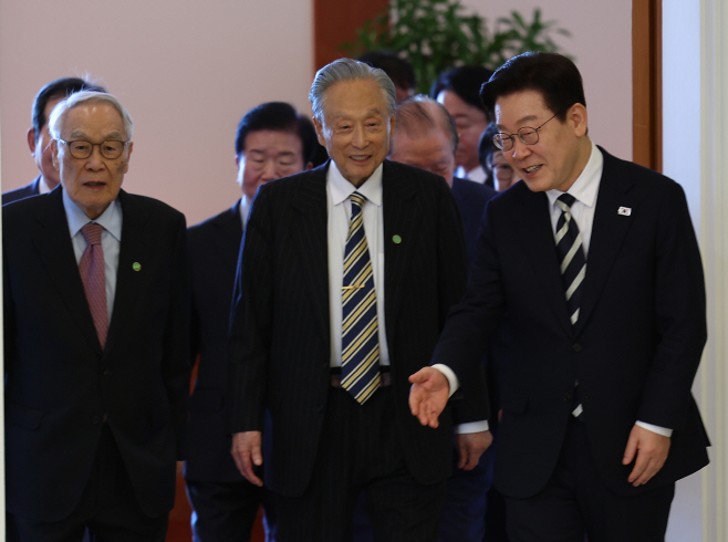 이재명 대통령과 민주당 상임고문단